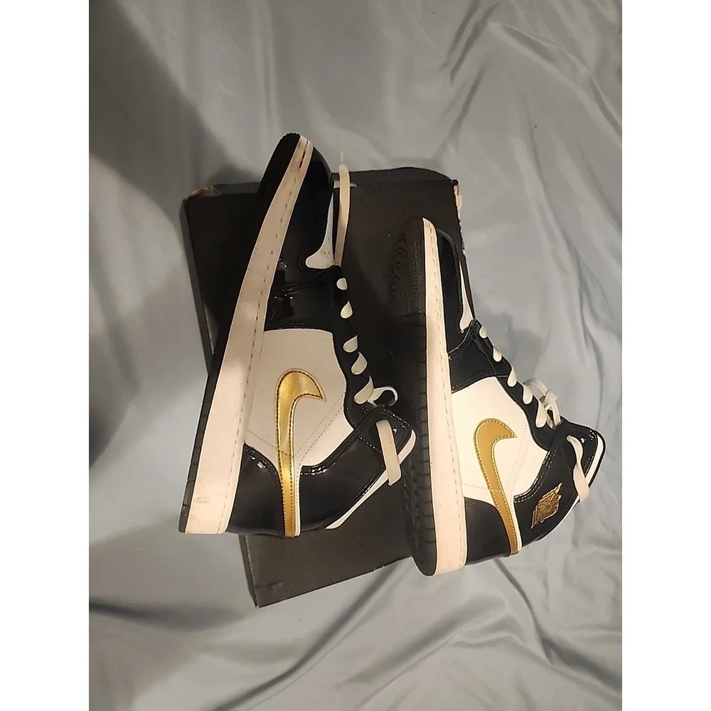 Mens Size 7y  - Nike Air Jordan 1 Mid Patent SE Black Gold  Bq6931 -007  W/box‎